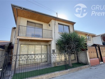 Casa en venta en Amplia casa remodelada es la mejor opción de venta, Conchalí - 4 dormitorios, 3 baños