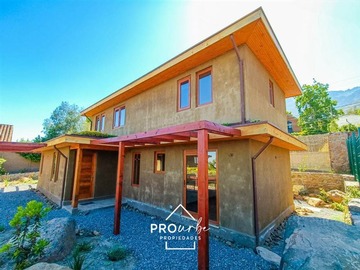 Casa en venta en Arboretum Norte, Peñalolén - 4 dormitorios, 3 baños