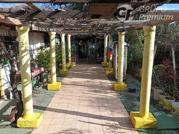 Casa en venta en America esquina Los Nogales, San Bernardo - 6 dormitorios, 2 baños