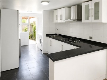 Casa en venta en Los Dominicos/Pueblito Los Dominicos, Las Condes - 5 dormitorios, 3 baños