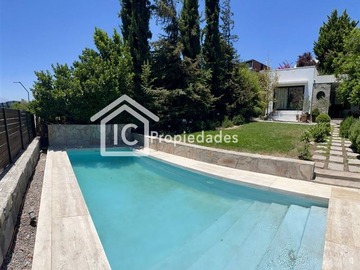Venta / Casa / Colina