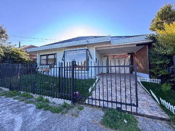 Casa en venta en Casa remodelada a pasos de Colegio Pumahue (146252), Puerto Montt - 3 dormitorios, 2 baños