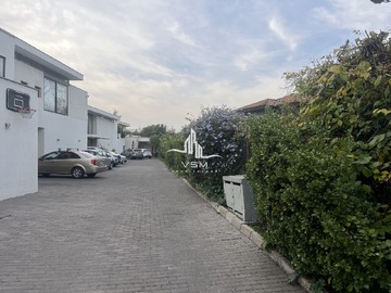 Casa en venta en Echeñique 7700, La Reina - 5 dormitorios, 5 baños