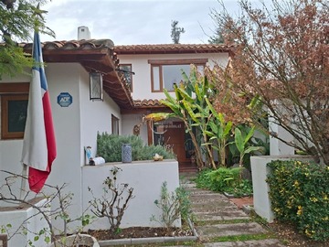 Casa en venta en Condominio Las Flores, Colina - 6 dormitorios, 4 baños