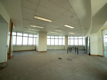 Oficina en arriendo mensual en Av. El Bosque 101, Las Condes - 6 dormitorios, 2 baños