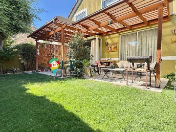 Casa en venta en Impecable, amplios espacios, microbarrio bajo (137916), Huechuraba - 4 dormitorios, 3 baños