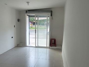 Casa en venta en Propiedad con Locales Comerciales Avda los Halcones Larapinta - 4 dormitorios, 5 baños
