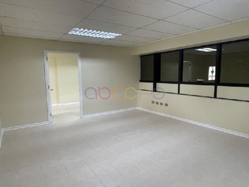 Oficina en arriendo mensual en Oficina 1 Privado, Cercana a Avenida Libertad - 1 dormitorio, 1 baño