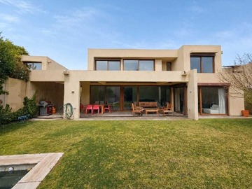 Casa en arriendo mensual en Colegios, comercio, amplia casa en condominio (177735), Colina - 5 dormitorios, 4 baños