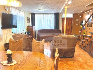 Casa en venta en 1 Norte & Avenida Sporting, Viña del Mar - 5 dormitorios, 2 baños
