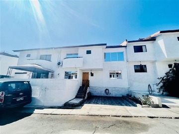 Casa en arriendo mensual en Padre Hurtado 2179, Iquique - 4 dormitorios, 4 baños