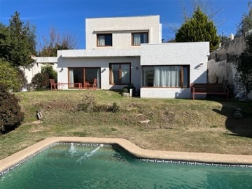 Casa en venta en Los Dominicos, Las Condes - 3 dormitorios, 3 baños