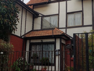 Casa en venta en Las Aralias, Maipú - 3 dormitorios, 2 baños
