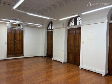 Oficina en arriendo mensual en Huérfanos 1692, Santiago - 1 dormitorio
