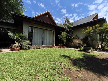 Casa en venta en Ubicación Privilegiada Cerca de Todo (183239), Las Condes - 4 dormitorios, 3 baños