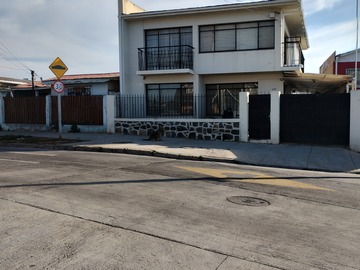 Casa en venta en Juan xxiii, Valparaíso - 4 dormitorios, 2 baños
