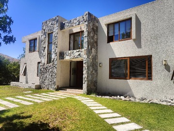 Casa en venta en Las brisas de chicureo, Colina - 5 dormitorios, 5 baños