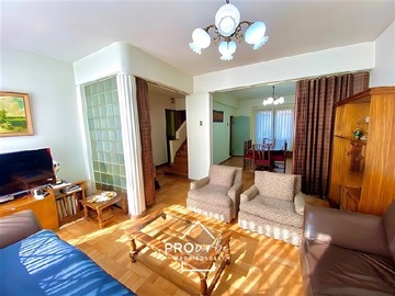 Casa en venta en Antonia Lopez de Bello Metro Salvador, Providencia - 4 dormitorios, 2 baños