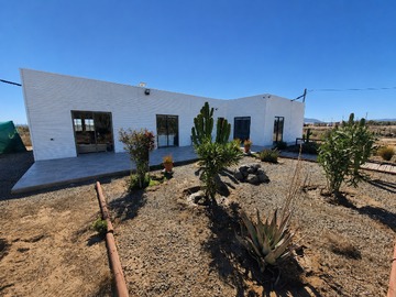 Parcela en venta en Parcela con Casa Amoblada, Condominio Tanguemar, Tongoy. - 4 dormitorios, 3 baños