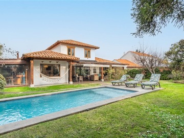 Casa en venta en Condominio Las Flores, Colina - 6 dormitorios, 4 baños