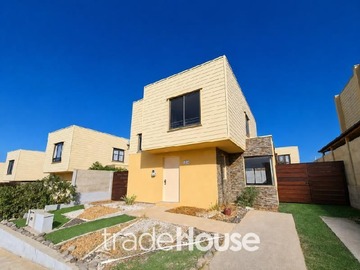 Casa en venta en Los treboles, Villa Alemana, Villa Alemana - 3 dormitorios, 3 baños
