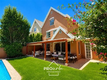 Casa en venta en San Carlos de Apoquindo, Las Condes - 5 dormitorios, 4 baños