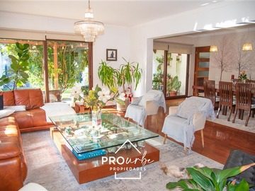 Casa en venta en Regina Pacis cercano a Echeñique, Providencia - 4 dormitorios, 3 baños