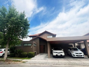 Casa en venta en Autopista / Av. Sta. Filomena, Colina - 4 dormitorios, 3 baños