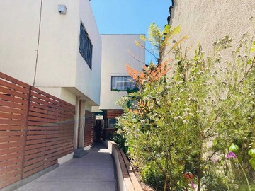 Casa en venta en Hermoso town house en barrio yungay (139023), Santiago - 3 dormitorios, 3 baños