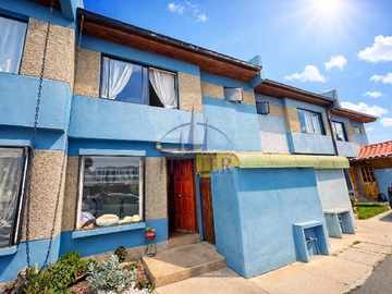 Casa en venta en Avenida Los Carrera 1340, Quilpué, Valparaíso 2430000, Chile, Quilpué - 4 dormitorios, 3 baños
