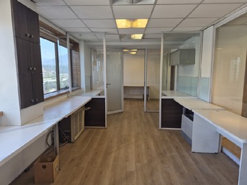 Oficina en arriendo mensual en Vitacura con isidora goyenechea, Las Condes - 1 dormitorio, 3 baños