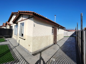 Casa en arriendo mensual en Casa en Arriendo en Cerro Quilhuica, Lampa - 3 dormitorios, 1 baño
