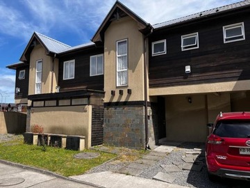 Casa en arriendo mensual en Variante Internacional - cCamino internacional, Pucón - 3 dormitorios, 3 baños