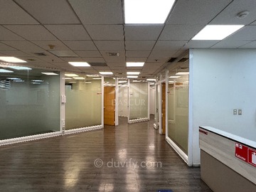 Oficina en arriendo mensual en Miraflores, Santiago - 5 baños