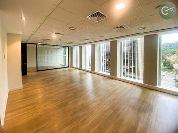 Oficina en arriendo mensual en Los Conquistadores 1700, Providencia - 3 baños