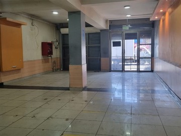 Local Comercial en arriendo mensual en Gran Avenida cercano a metro Lo Ovalle, La Cisterna - 2 baños
