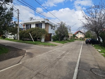 Casa en venta en Oportunidad en ñuñoa / hermosa casa en venta 9000 uf, Ñuñoa - 4 dormitorios, 2 baños
