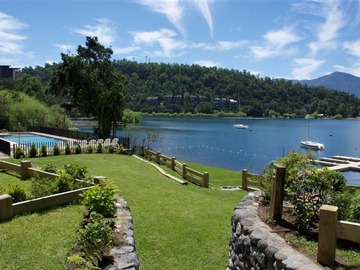 Casa en venta en Linda casa en condominio con acceso al lago y marina a pasos del centro, Pucón - 3 dormitorios, 2 baños