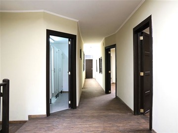 Oficina en arriendo mensual en Pedro Montt - Plaza Ohiggins, Valparaíso - 5 dormitorios, 1 baño