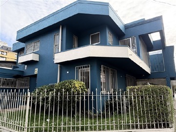Casa en arriendo mensual en Cochrane pleno centro, Concepción - 9 dormitorios, 4 baños