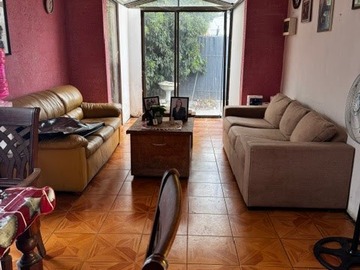 Casa en venta en A dos cuadras del metro los dominicos, Las Condes - 7 dormitorios, 3 baños