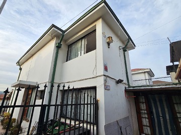 Casa en venta en Covadonga 679, Quilpué, Región de Valparaíso 2430000, Chile, Quilpué - 4 dormitorios, 2 baños