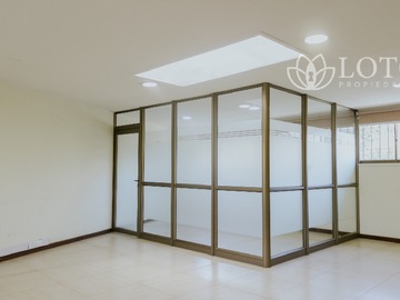 Oficina en arriendo mensual en 5 Norte & 5 Oriente, Viña del Mar - 2 dormitorios, 2 baños