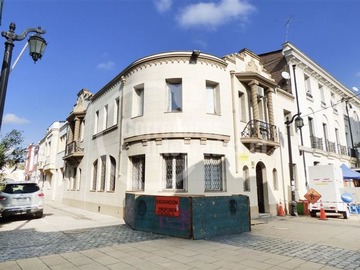 Oficina en venta en Barrio Republica / Santiago Centro, Santiago - 8 dormitorios, 7 baños
