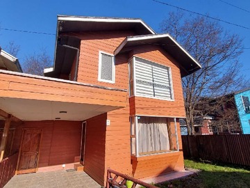 Casa en venta en Casa en venta Puerto Aysén remodelada (176505), Aysén - 4 dormitorios, 2 baños