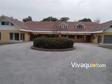 Casa en arriendo mensual en Sergio Correa, Colina - 13 dormitorios, 6 baños