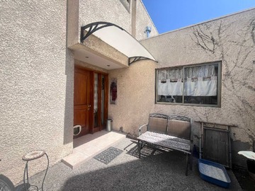Casa en venta en Casa en los dominicos (120308), Las Condes - 5 dormitorios, 4 baños