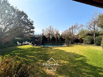 Casa en venta en Santuario del Valle, Lo Barnechea - 5 dormitorios, 4 baños