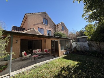 Casa en venta en San carlos de apoquindo 1000 -1200, Las Condes - 6 dormitorios, 4 baños