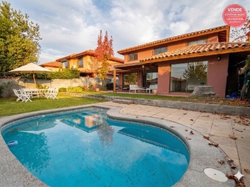 Casa en venta en Basel 4606, Lo Barnechea - 5 dormitorios, 3 baños